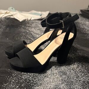 Black Women's Heeled Sandals